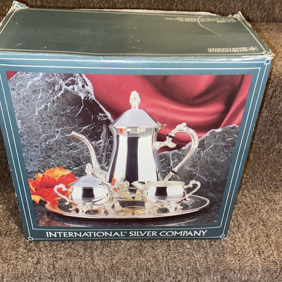 🩶🤍🩶NWT Vintage International Silver Company Silverplated 4PC Coffee/Tea Set - Picture 6 of 6